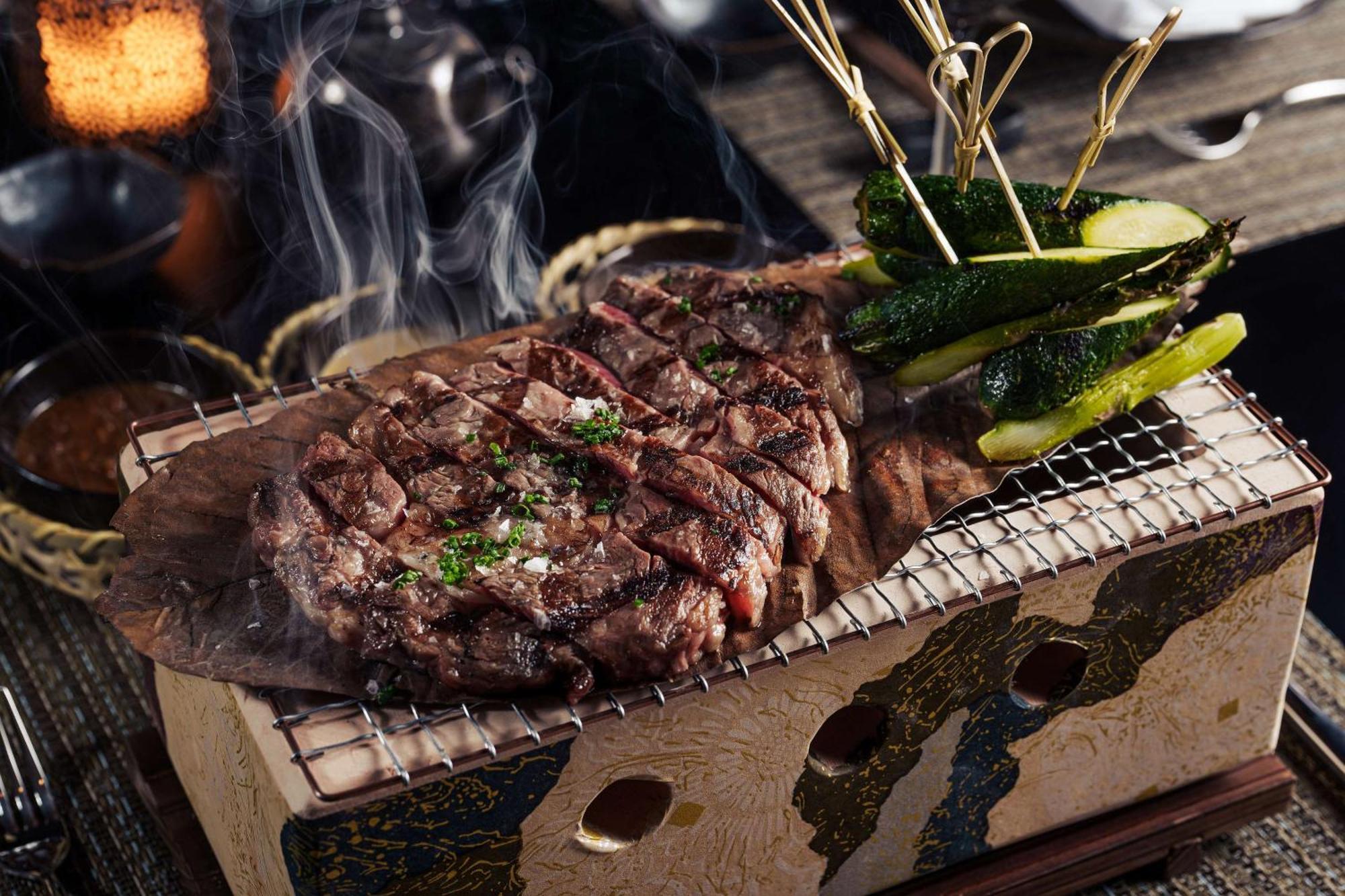 ホテル Hilton Dubai Palm Jumeirah エクステリア 写真 A steak cooked on a barbecue