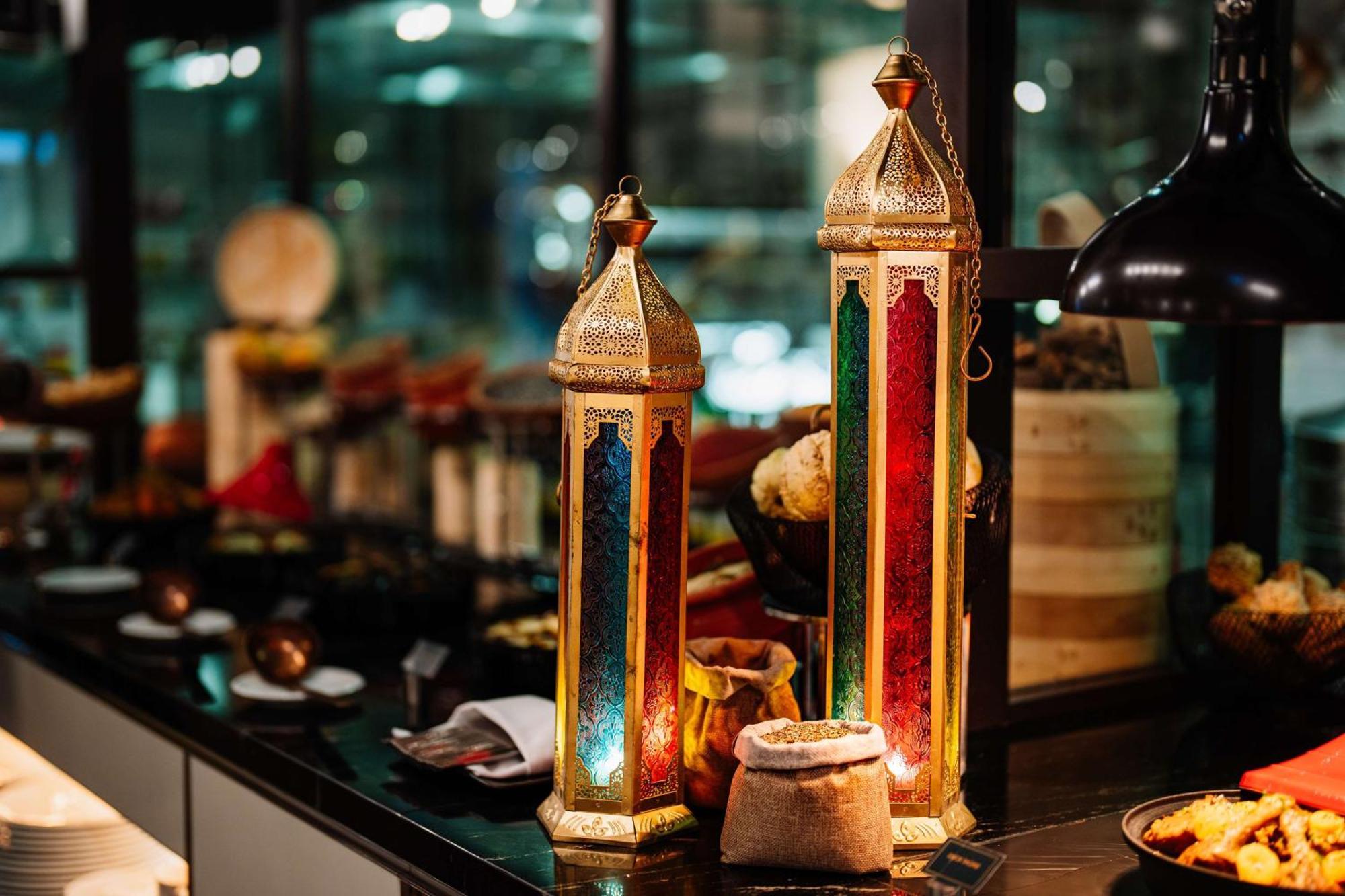 ホテル Hilton Dubai Palm Jumeirah エクステリア 写真 A pair of Moroccan lanterns