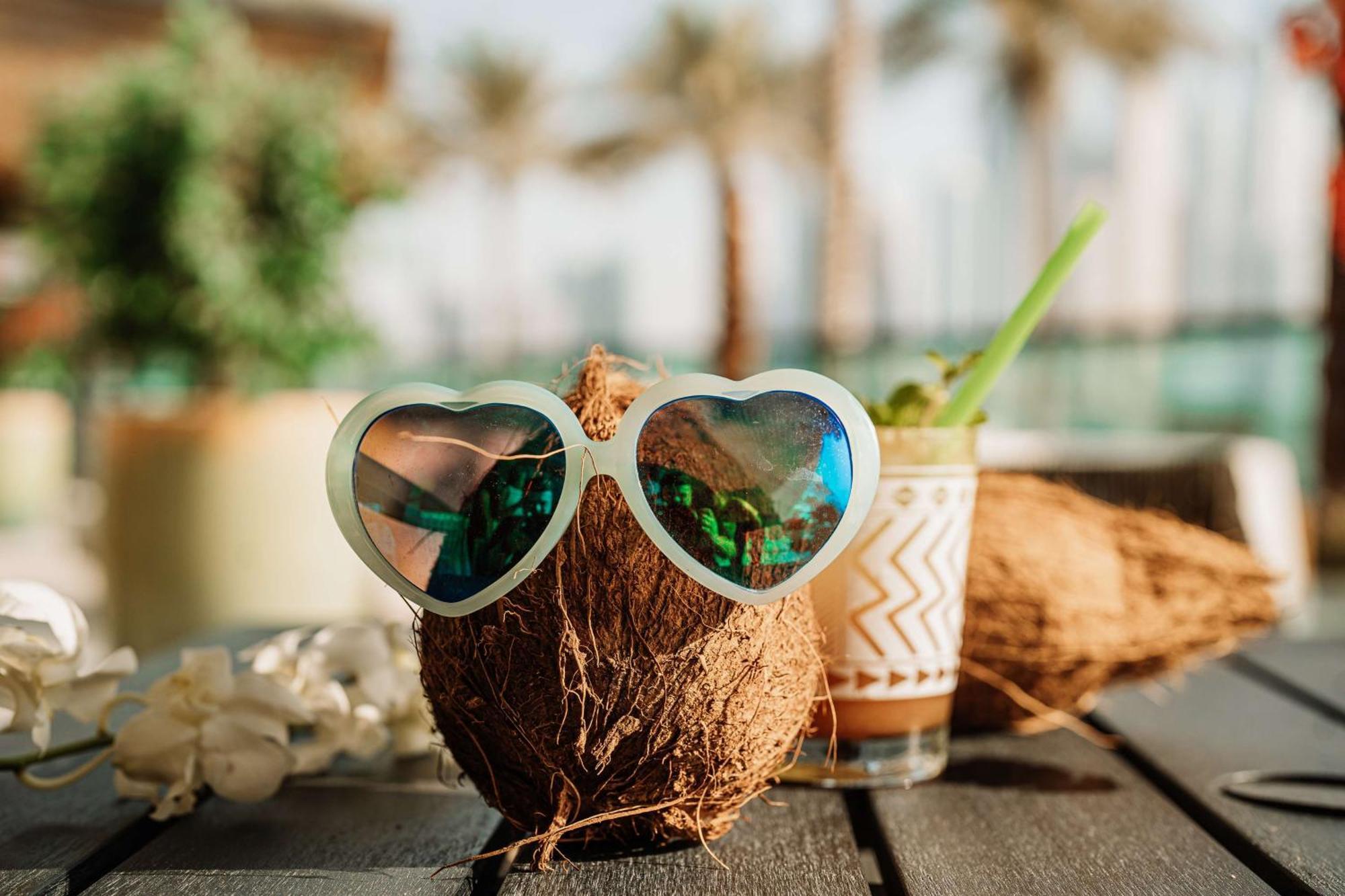 ホテル Hilton Dubai Palm Jumeirah エクステリア 写真 Coconut sunglasses